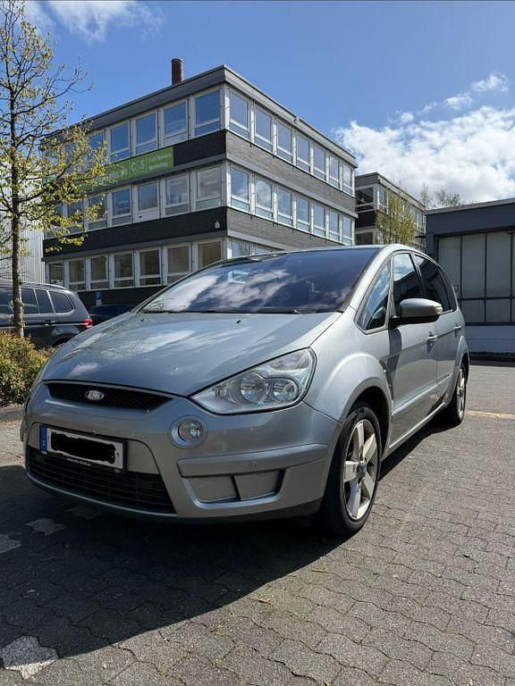 Gebraucht Ford S-MAX Titanium 140 PS (102 kW) 2010 Grau Van / Kleinbus