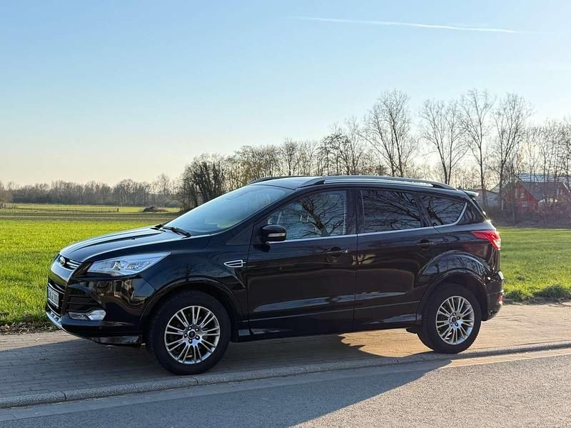 Gebraucht Ford Kuga Individual 180 PS (132 kW) 2015 Schwarz SUV