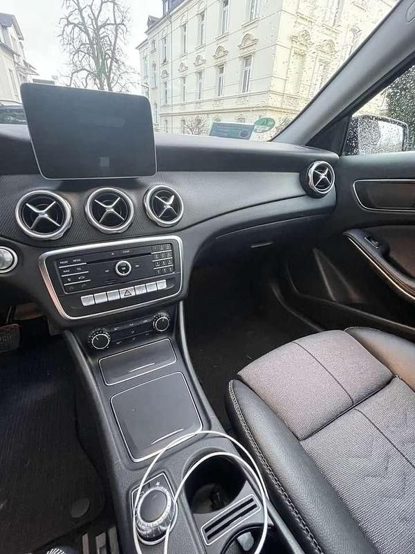 Gebraucht Mercedes GLA200 Style 156 PS (114 kW) 2018 Schwarz SUV