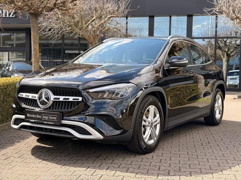 Gebraucht Mercedes GLA200 163 PS (119 kW) 2024 Schwarz SUV