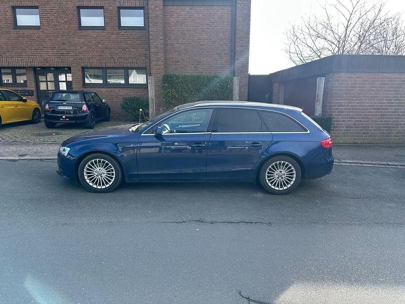 Gebraucht Audi A4 177 PS (130 kW) 2013 Blau Kombi