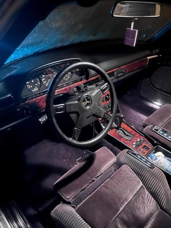 Gebraucht Mercedes 380 200 PS (147 kW) 1985 Silber Limousine