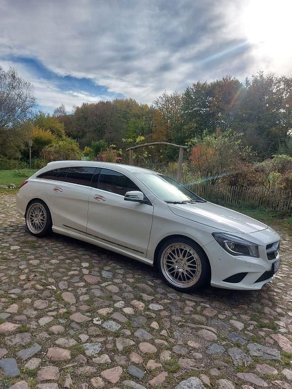 Gebraucht Mercedes CLA200 Shooting Brake 136 PS (100 kW) 2016 Weiß Kombi