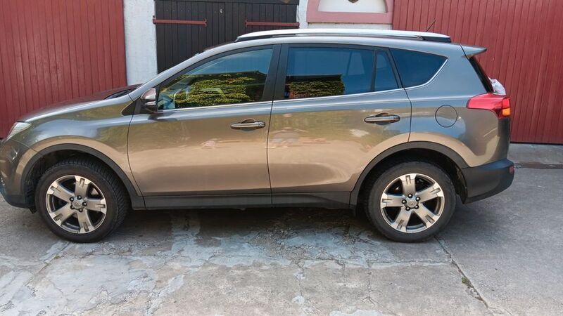 Braun Gebraucht 2013 Toyota RAV4 Edition SUV | 12.400 € (Fairer Preis) - Bild 1/4