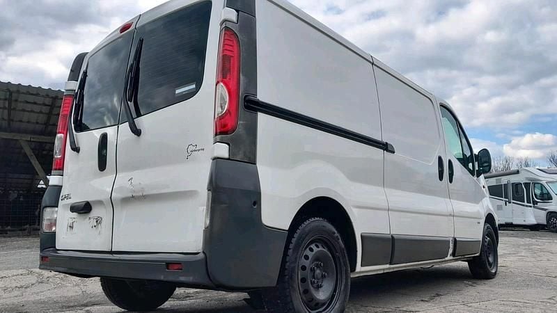 Gebraucht Opel Vivaro 114 PS (83 kW) 2010 Weiß Van / Kleinbus