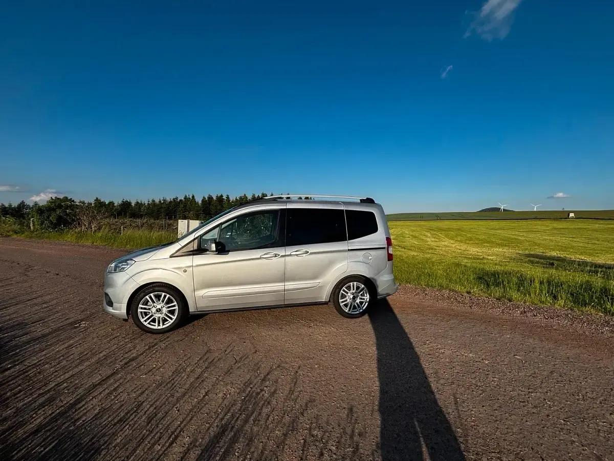 Gebraucht Ford Tourneo Courier 101 PS (74 kW) 2019 Silber Van / Kleinbus