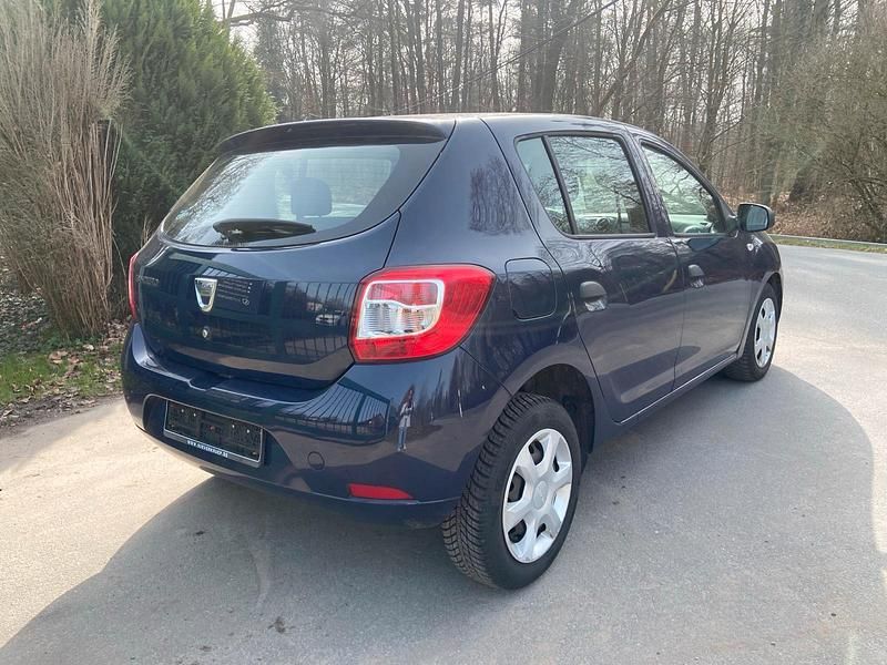 Gebraucht Dacia Sandero 75 PS (55 kW) 2014 Violet Limousine