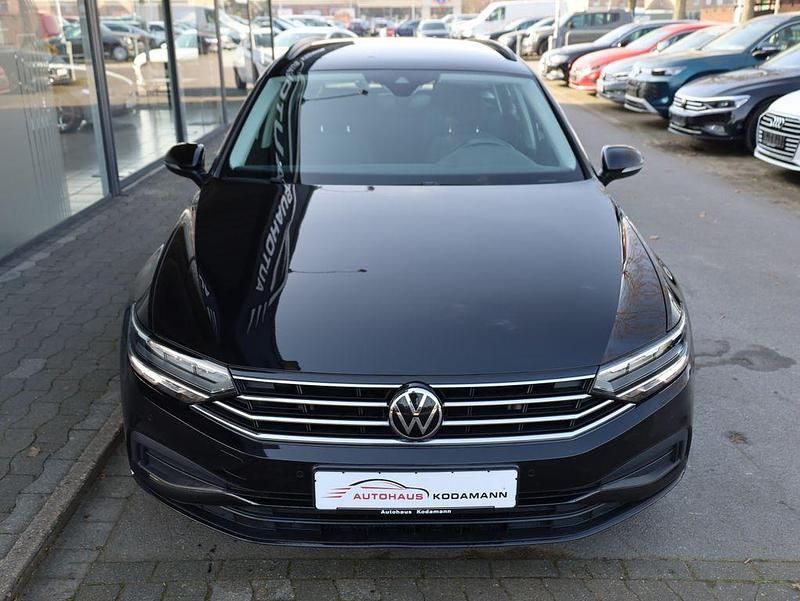 Gebraucht VW Passat 150 PS (110 kW) 2022 Schwarz Kombi