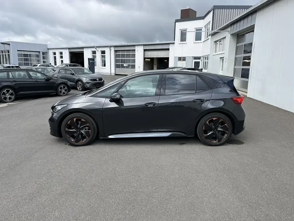 Gebraucht Cupra Born 150 kW (204 PS) 2024 Quasargrau Kleinwagen