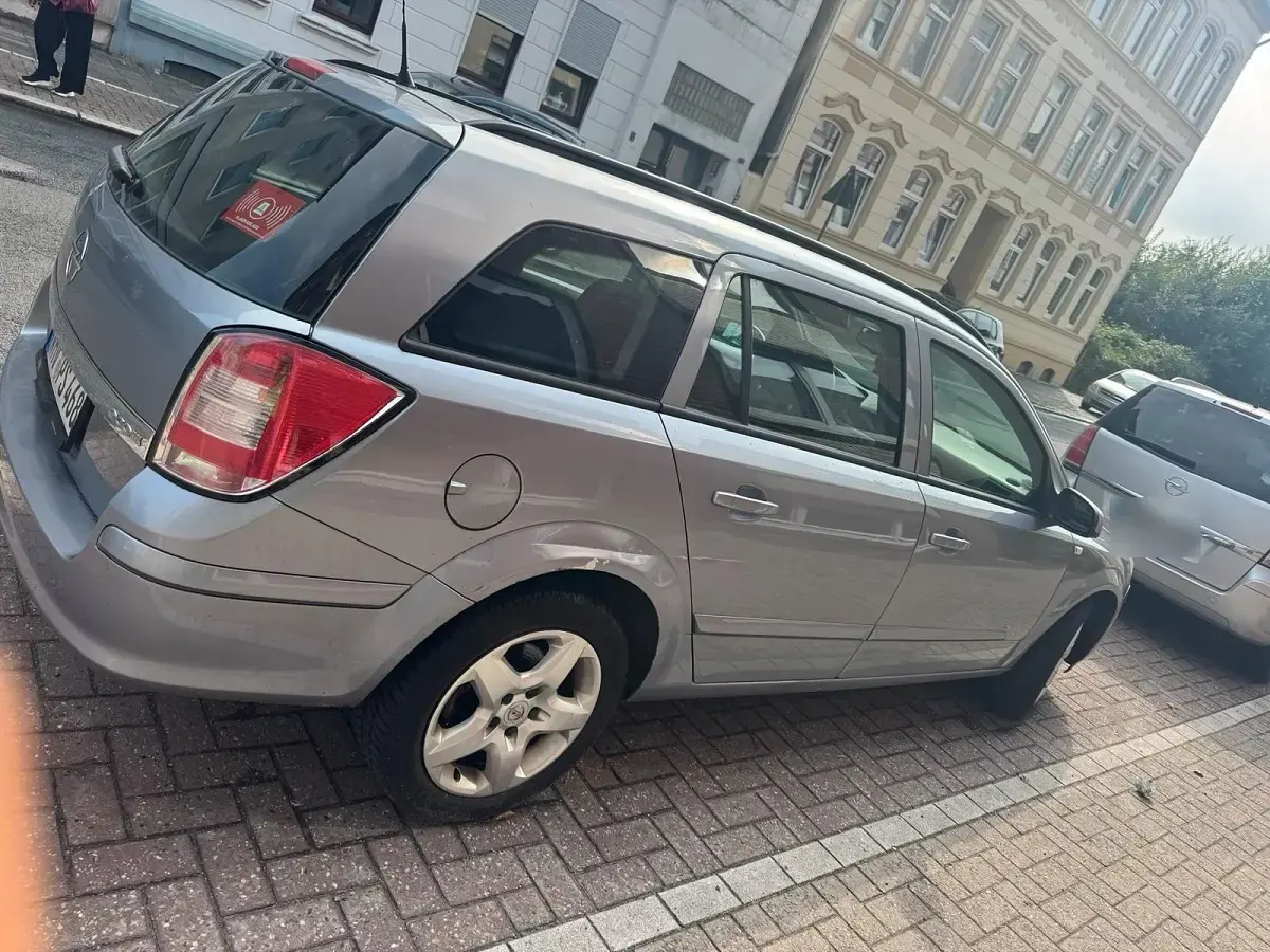 Gebraucht Opel Astra 105 PS (77 kW) 2005 Silber Kombi