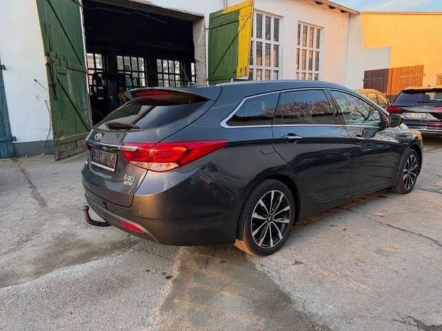 Gebraucht Hyundai i40 141 PS (103 kW) 2016 Schwarz Kombi