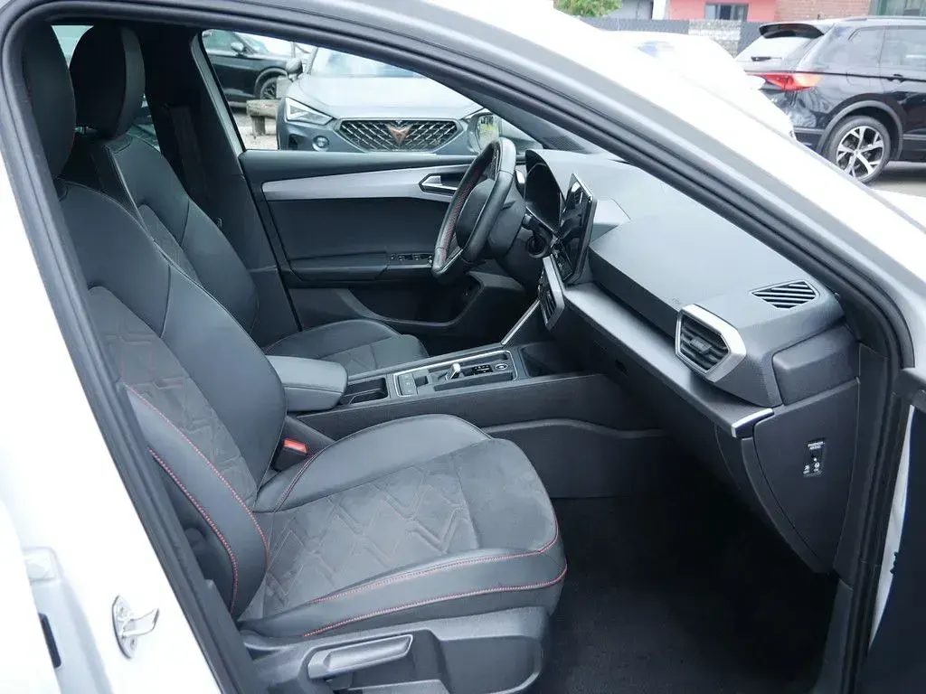Gebraucht Seat Leon FR 204 PS (150 kW) 2021 Weiß Limousine