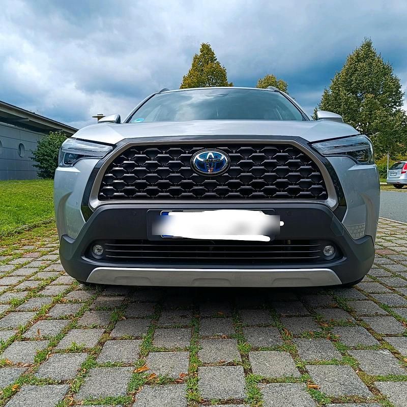 Silber Gebraucht 2023 Toyota Corolla Cross Style SUV | 32.500 € (Fairer Preis) - Bild 1/4