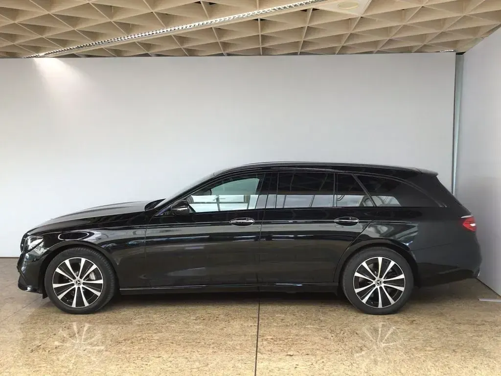 Gebraucht Mercedes E300 Avantgarde 306 PS (225 kW) 2021 Schwarz Limousine