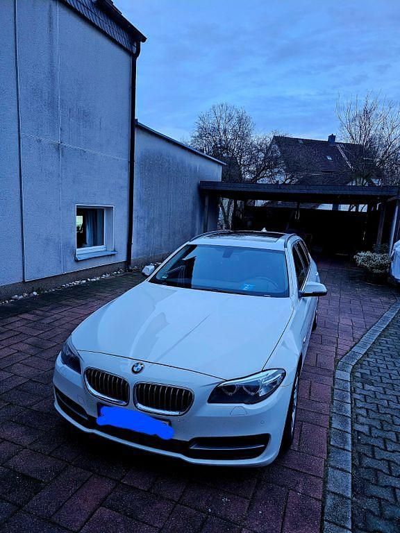 Weiß Gebraucht 2014 BMW 520 Luxury Line Kombi | 10.750 € (Superpreis) - Bild 1/4