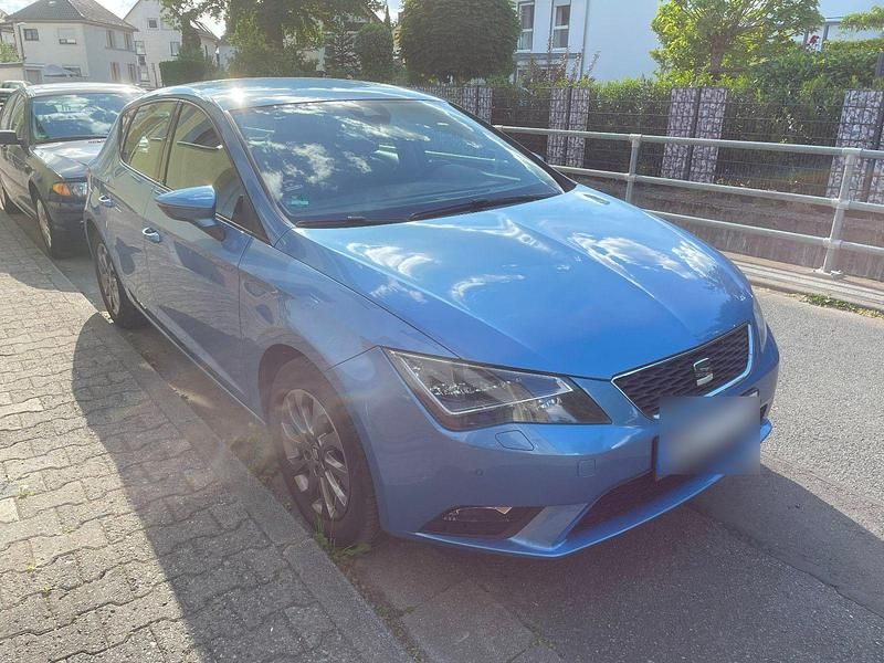 Blau Gebraucht 2013 Seat Leon I-Tech Limousine | 5.950 € (Superpreis) - Bild 1/4