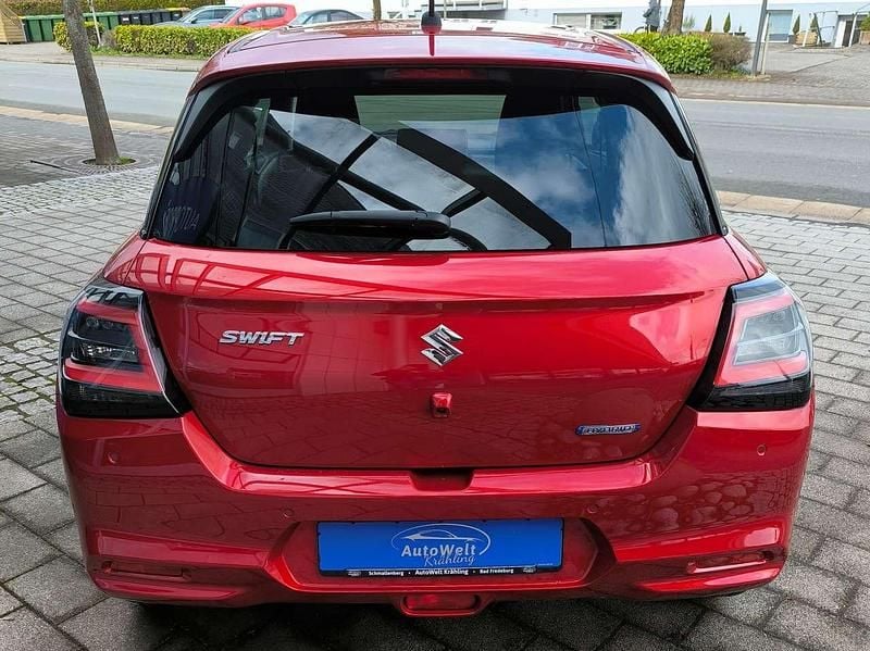 Gebraucht Suzuki Swift Comfort 83 PS (61 kW) 2025 Burning red pearl metallic Kleinwagen