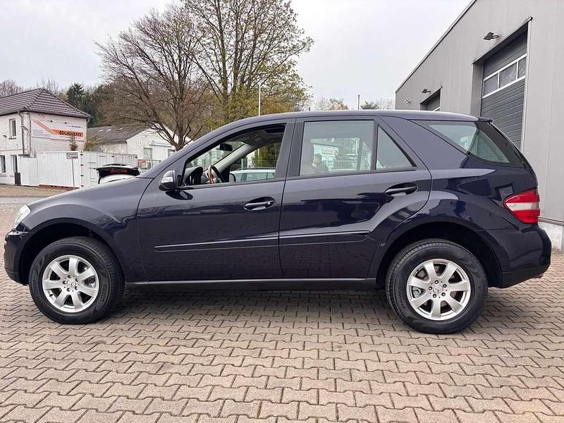 Gebraucht Mercedes ML320 224 PS (164 kW) 2007 Blau SUV