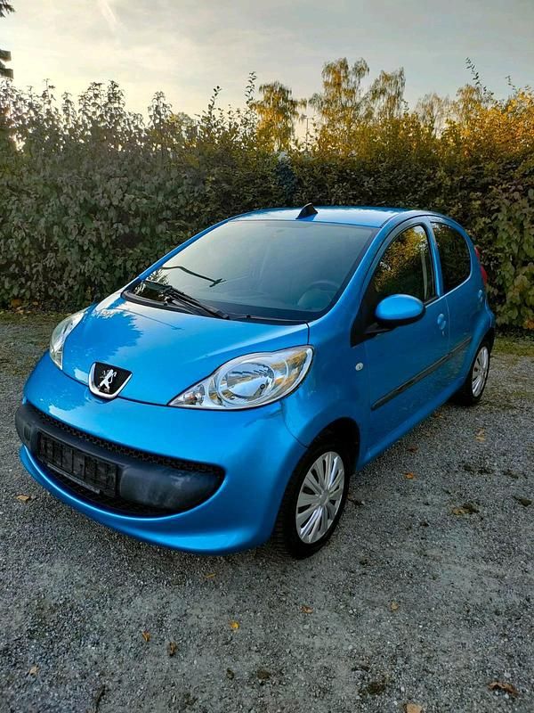 Blau Gebraucht 2005 Peugeot 107 Kleinwagen | 1.500 € (Fairer Preis) - Bild 1/4