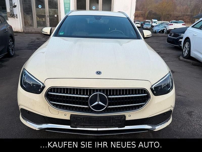Gebraucht Mercedes E200 160 PS (117 kW) 2023 Schwarz Kombi