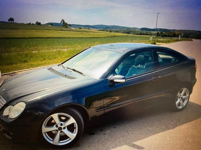 Schwarz Gebraucht 2007 Mercedes C200 Coupé | 3.600 € (Superpreis) - Bild 1/4