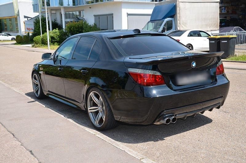 Schwarz Gebraucht 2006 BMW 530 Performance Limousine | 9.388 € (Guter Preis) - Bild 1/4