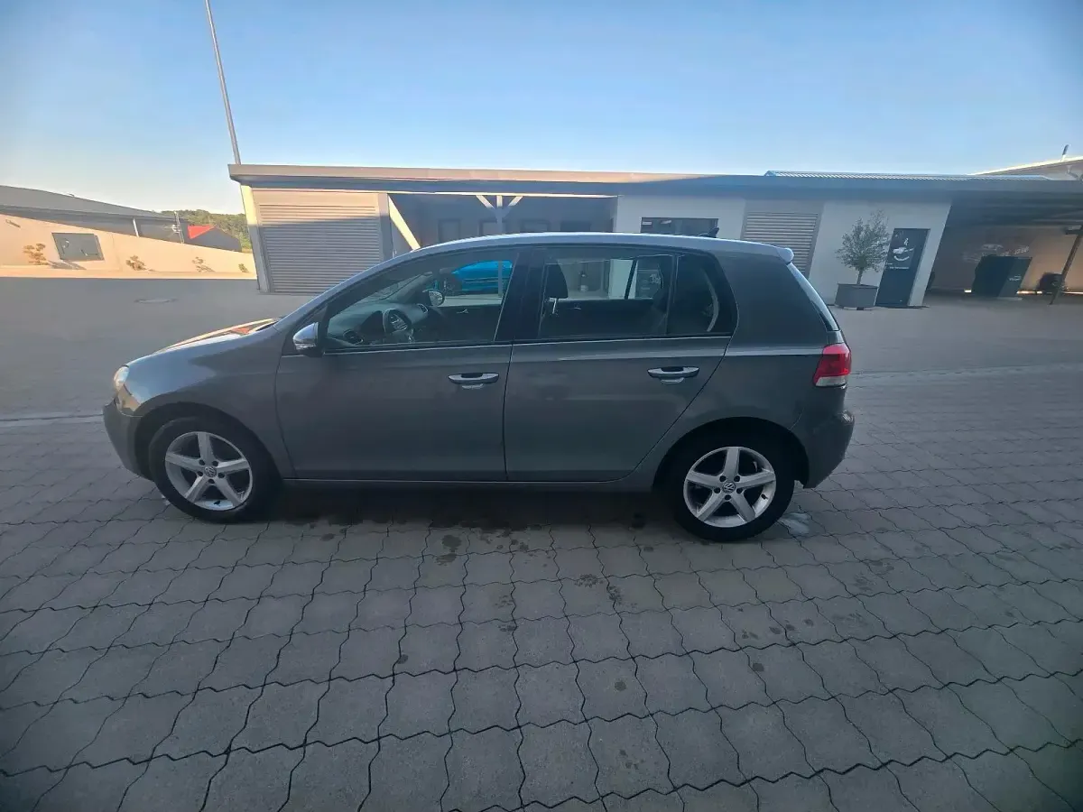 Gebraucht VW Golf VI 122 PS (89 kW) 2009 Grau Limousine