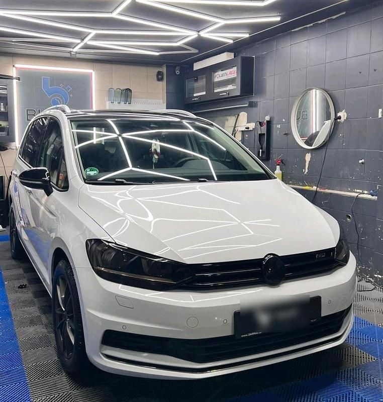 Gebraucht VW Touran 150 PS (110 kW) 2024 Weiß Van / Kleinbus