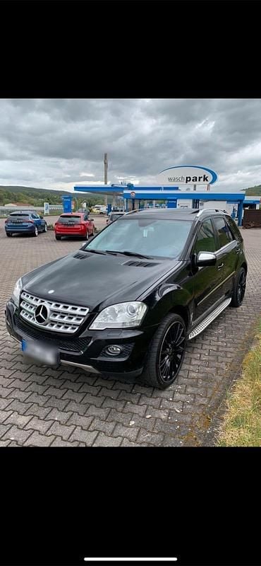 Schwarz Gebraucht 2010 Mercedes ML350 SUV | 9.750 € (Fairer Preis) - Bild 1/4