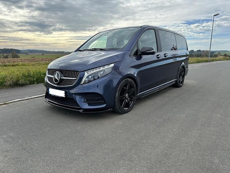 Blau Gebraucht 2023 Mercedes V250 Edition Van / Kleinbus | 55.000 € (Teuer) - Bild 1/4