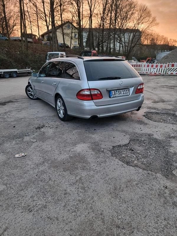 Grau Gebraucht 2006 Mercedes E200 Kombi | 4.800 € (Fairer Preis) - Bild 1/4