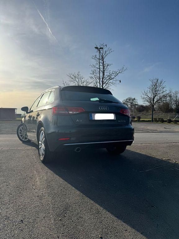 Gebraucht Audi A3 Ambiente 116 PS (85 kW) 2019 Grau Limousine