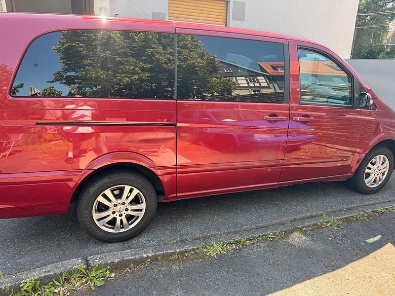 Gebraucht Mercedes Viano 150 PS (110 kW) 2007 Rot Van / Kleinbus