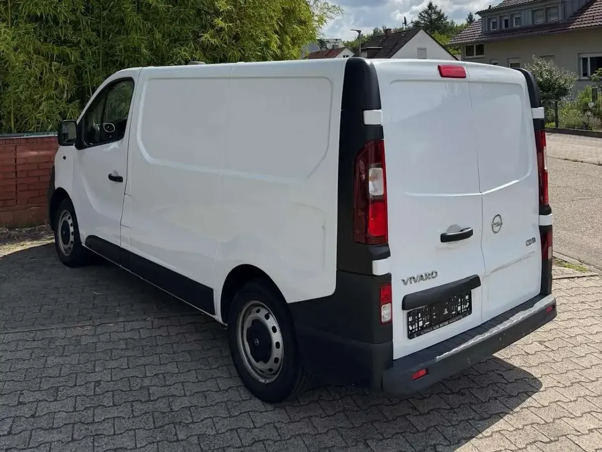 Gebraucht Opel Vivaro 116 PS (85 kW) 2016 Casabl/arctic/eisweiss/kaolin Van / Kleinbus