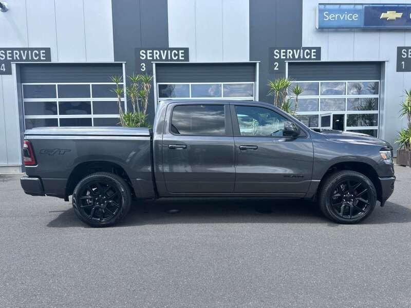 Neu Dodge Ram 401 PS (294 kW) 2025 Granite crystal Pickup
