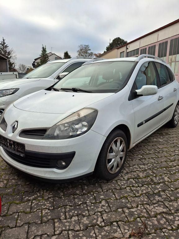 Weiß Gebraucht 2008 Renault Clio II Dynamique Limousine | 2.400 € (Fairer Preis) - Bild 1/2