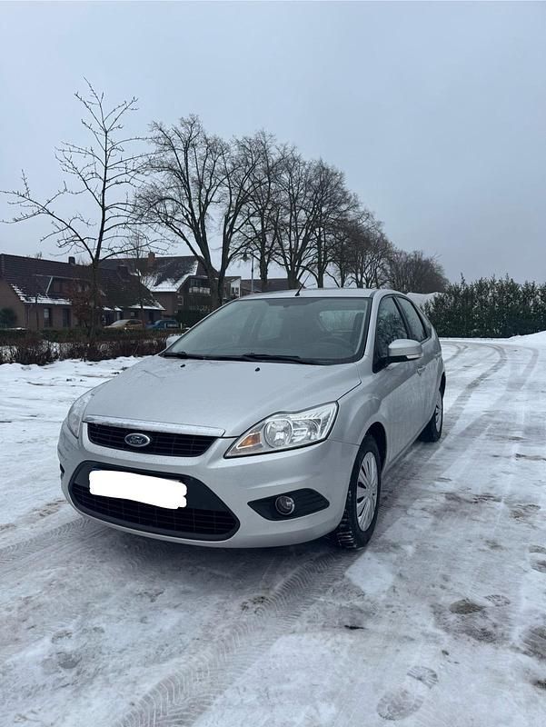 Gebraucht Ford Focus 101 PS (74 kW) 2010 Silber Limousine