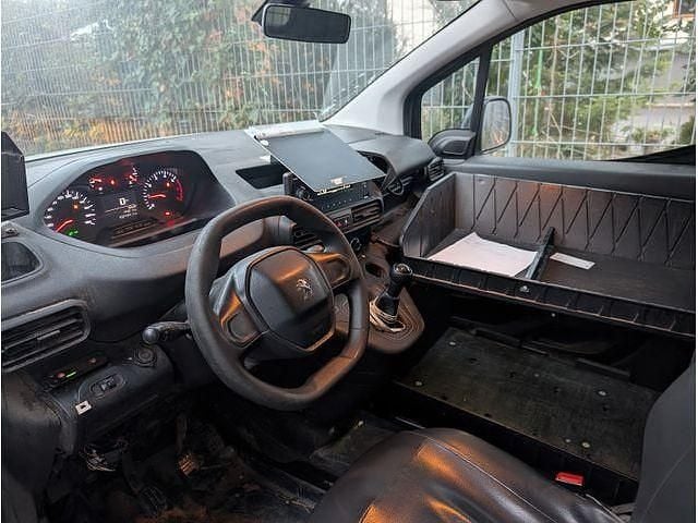 Gebraucht Peugeot Partner 115 PS (84 kW) 2021 Lack weiss banquise/typ aussenve Van / Kleinbus