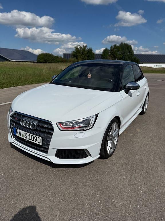 Weiß Gebraucht 2017 Audi S1 Sportback Ambiente Kleinwagen | 31.950 € - Bild 1/4