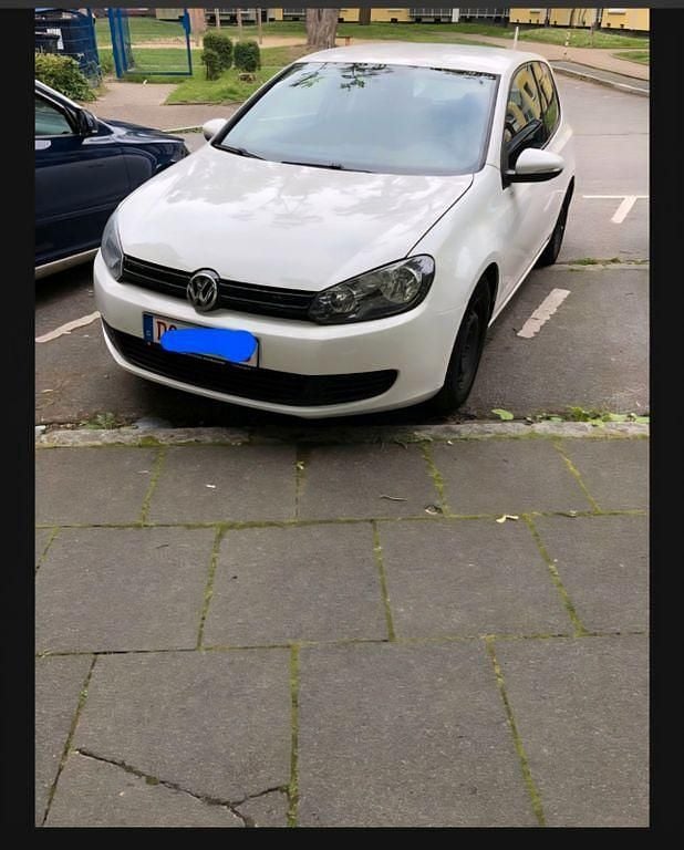 Weiß Gebraucht 2009 VW Golf VI Trendline Limousine | 5.000 € (Guter Preis) - Bild 1/4