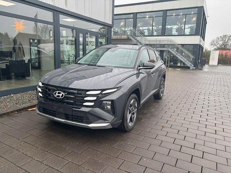 Grau Neu 2025 Hyundai Tucson Style SUV | 32.990 € (Fairer Preis) - Bild 1/4