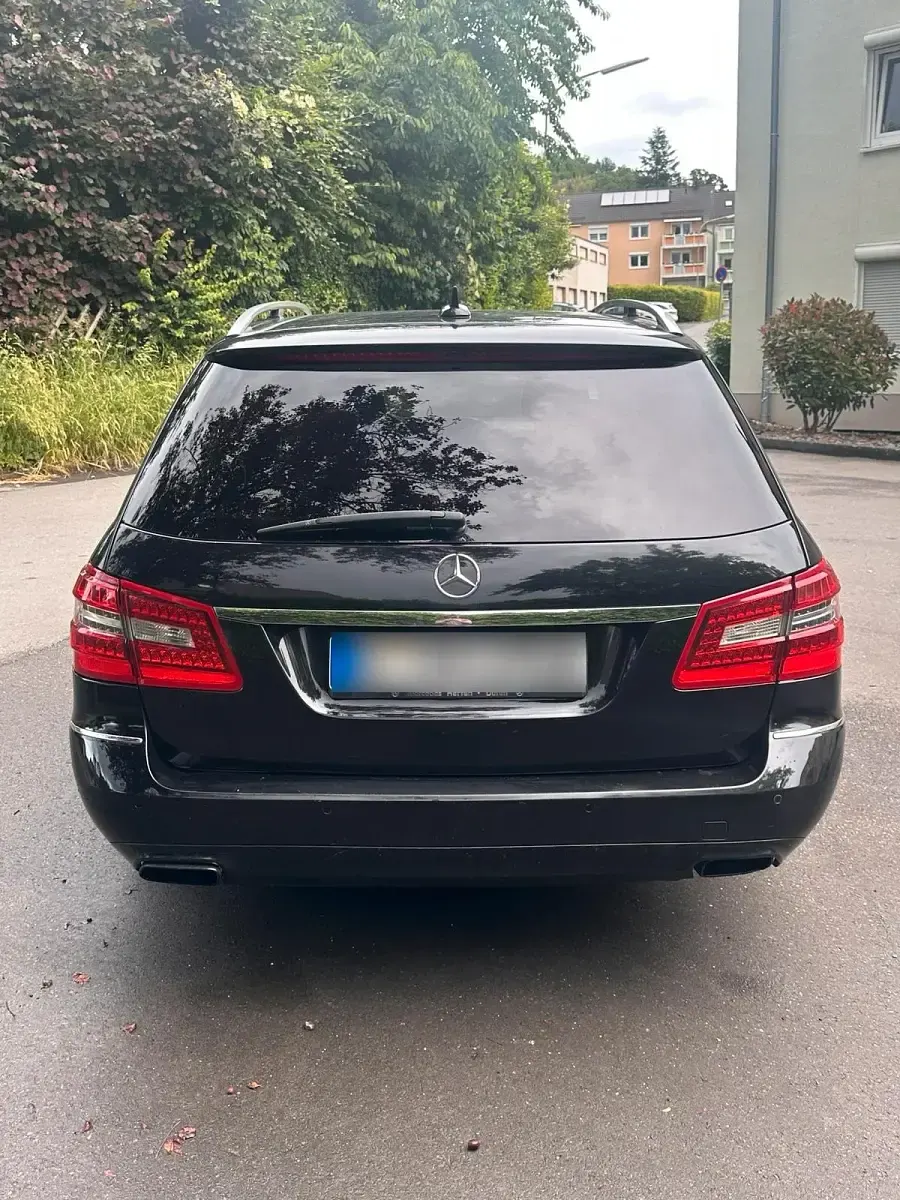 Gebraucht Mercedes E220 170 PS (125 kW) 2012 Schwarz Kombi