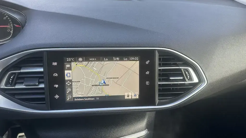 Gebraucht Peugeot 308 Allure 131 PS (96 kW) 2016 Violett Limousine