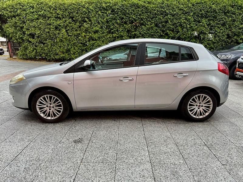 Silber Gebraucht 2009 Fiat Bravo Dynamic Kleinwagen | 980 € (Superpreis) - Bild 1/4