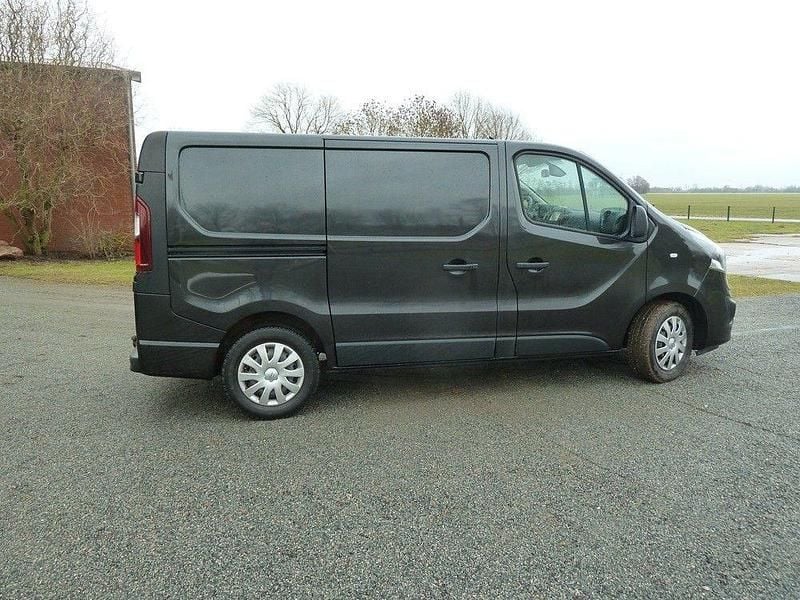 Gebraucht Opel Vivaro 140 PS (102 kW) 2016 Schwarz Van / Kleinbus