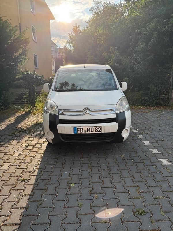 Weiß Gebraucht 2010 Citroën Berlingo Van / Kleinbus | 3.499 € - Bild 1/4