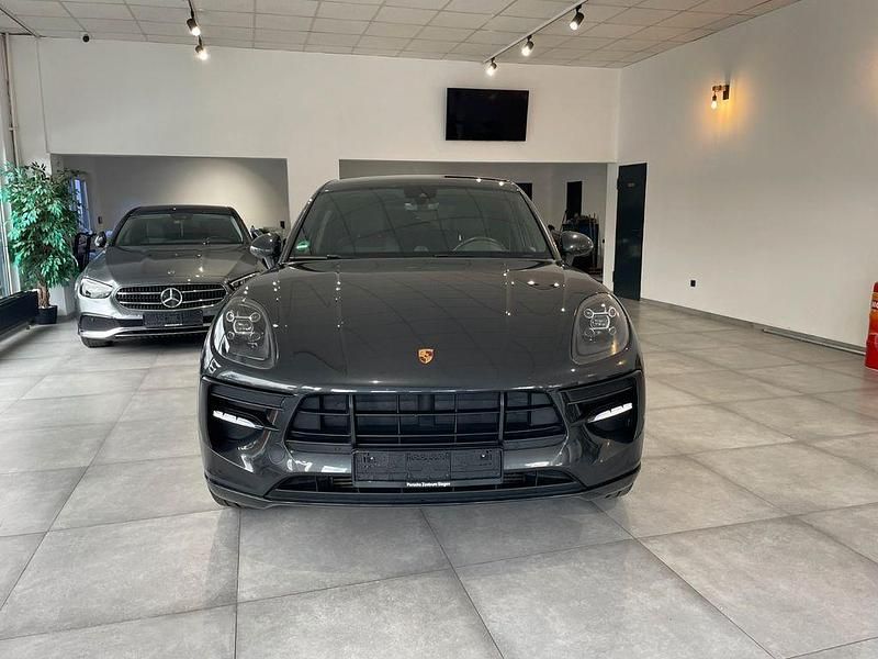 Grau Gebraucht 2018 Porsche Macan Basis SUV | 43.500 € (Teuer) - Bild 1/4