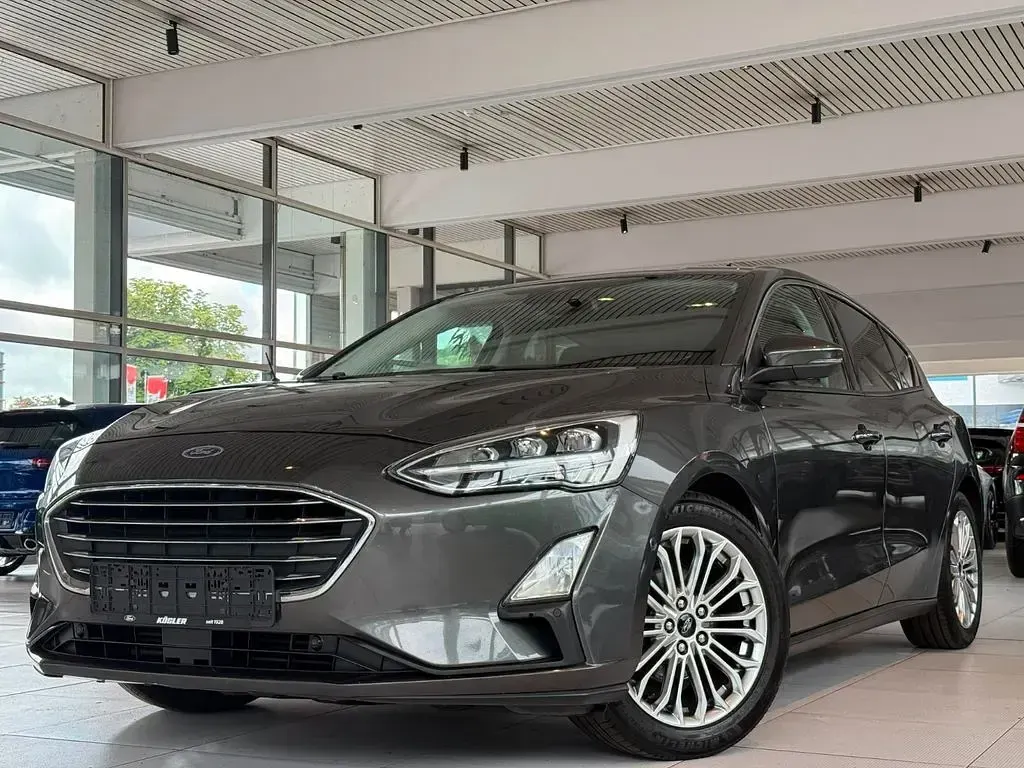 Gebraucht Ford Focus Titanium 125 PS (91 kW) 2019 Grau Limousine
