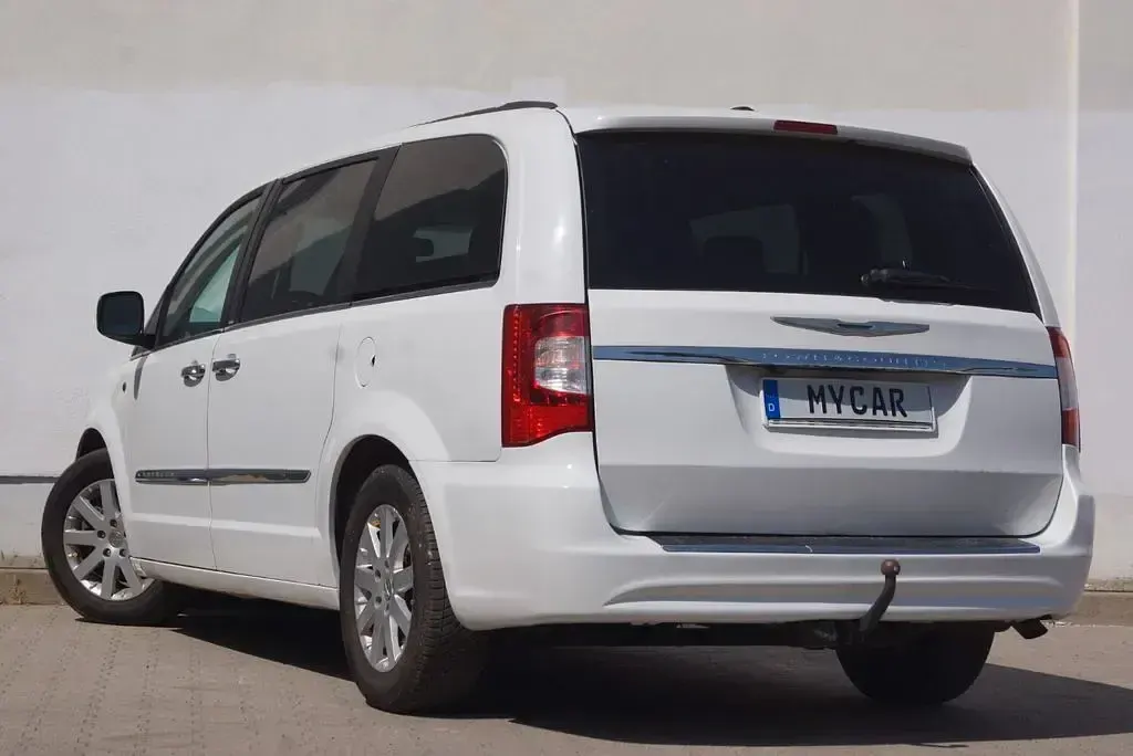 Gebraucht Chrysler Town & Country 287 PS (211 kW) 2016 Weiß Van / Kleinbus