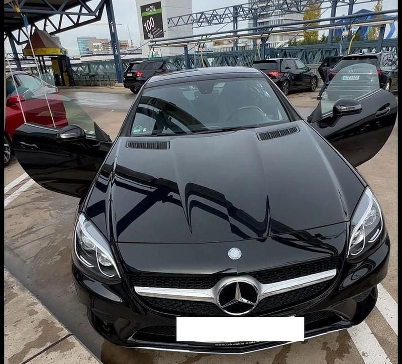 Schwarz Gebraucht 2017 Mercedes SLC180 Cabrio | 22.999 € (Teuer) - Bild 1/4